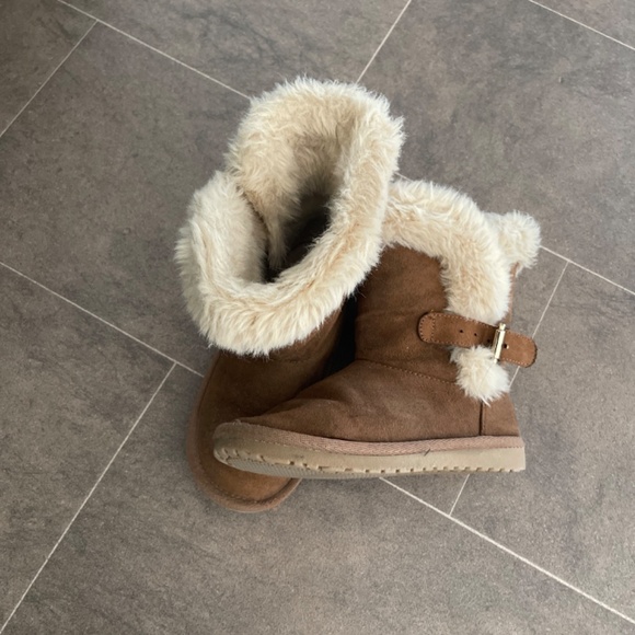 Shoes - Picture 2 of 3